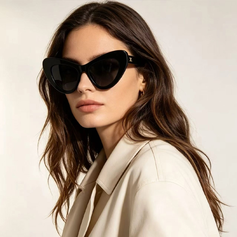 CL40339U Sunglasses Black Gray