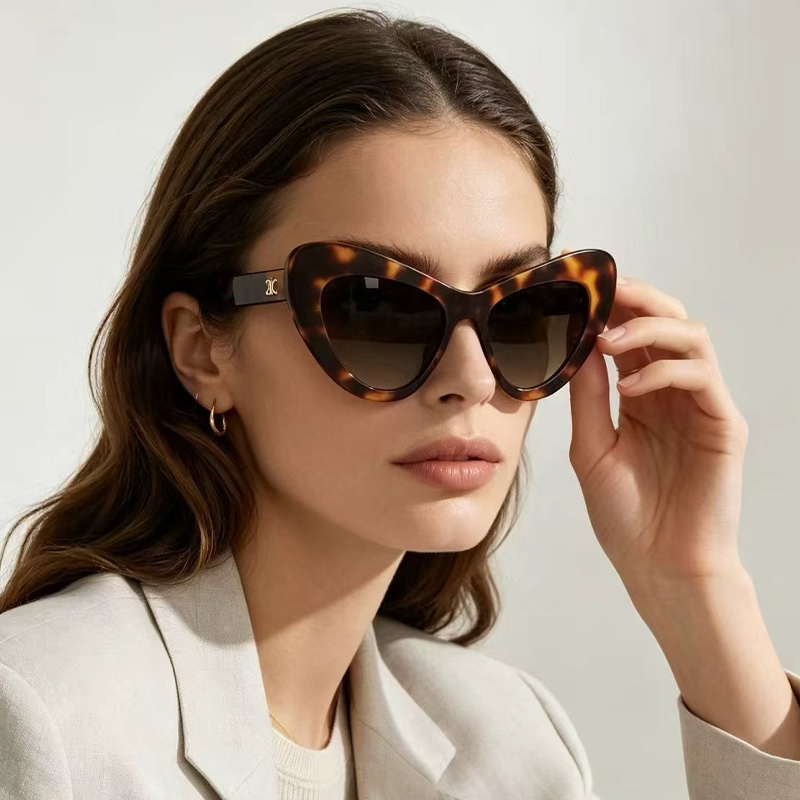 CL40339U Sunglasses Tortoise Gradient Brown