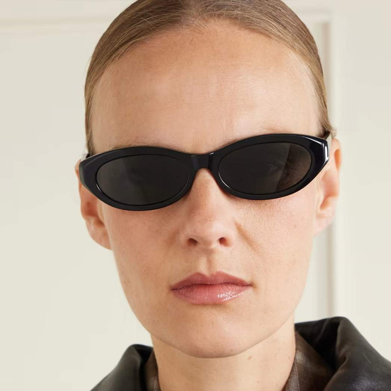 CL40353U Sunglasses Black Gold Gray