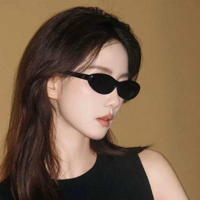 CL40353U Sunglasses Black Silver Gray