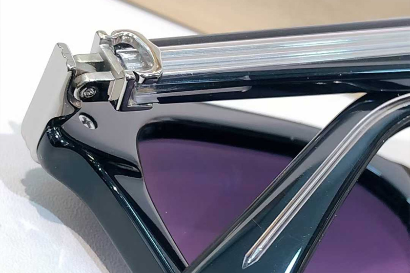 CT05363 Sunglasses Black Silver Gradient Gray