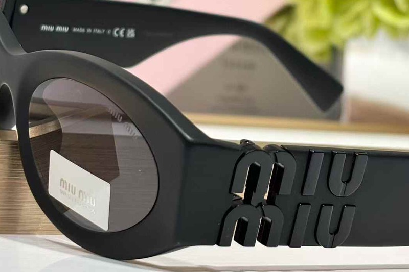 SMU11W Sunglasses Matte Black Gray