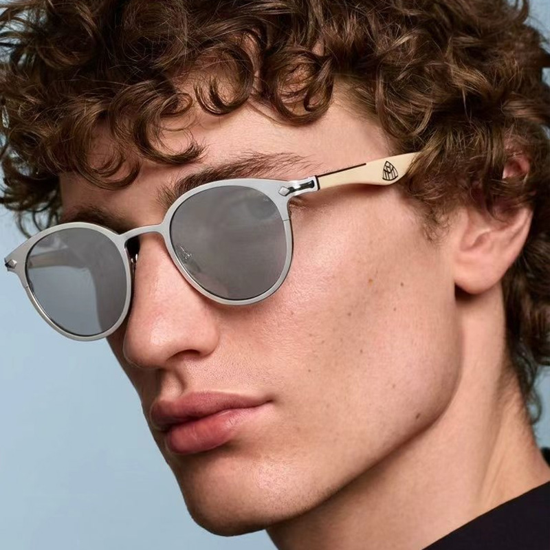 The Attitude II Sunglasses White Gray